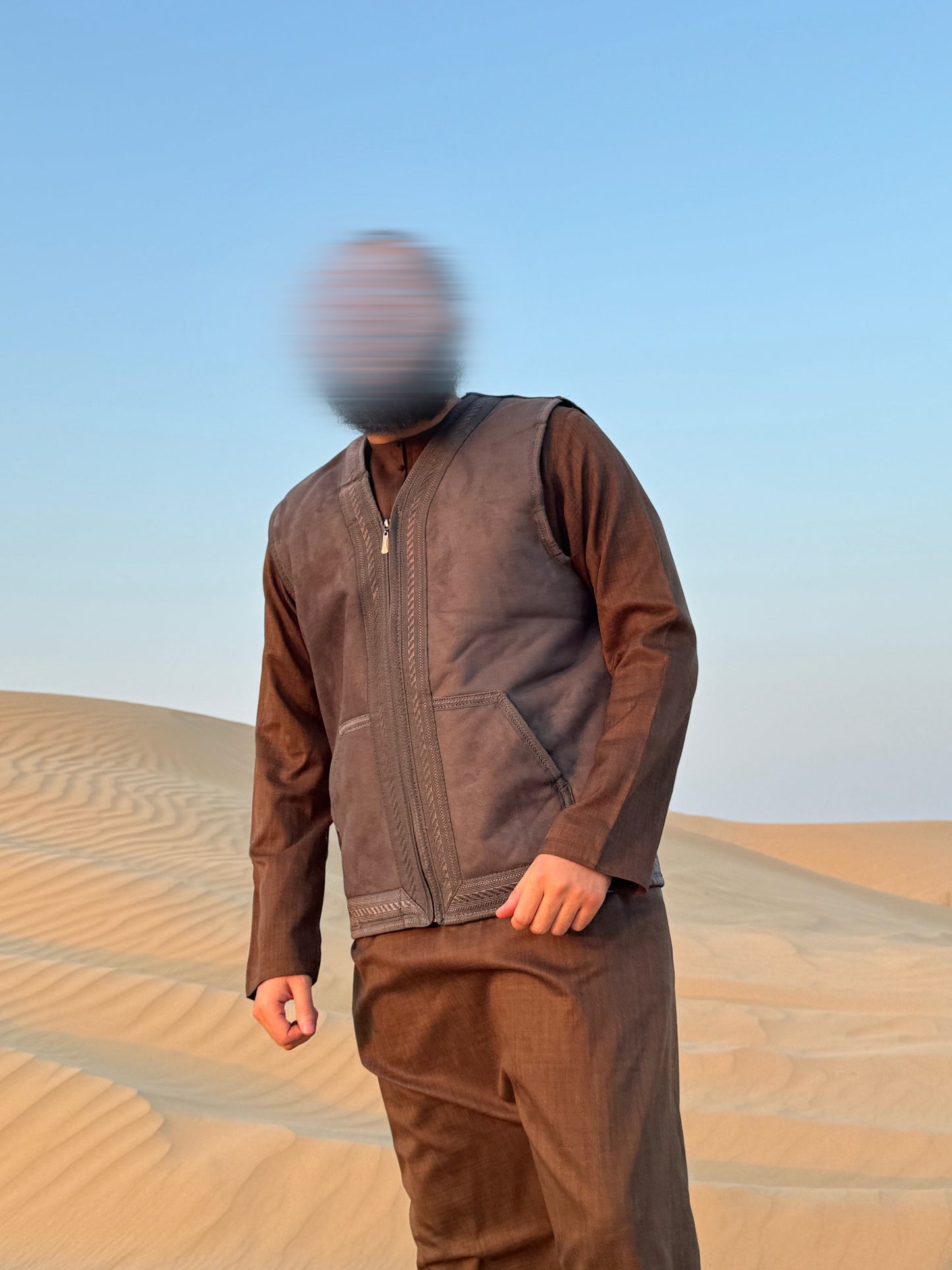 Manteau Al Qudra « sans manches » (Farwa d’Hiver Émirati 🇦🇪❄️)