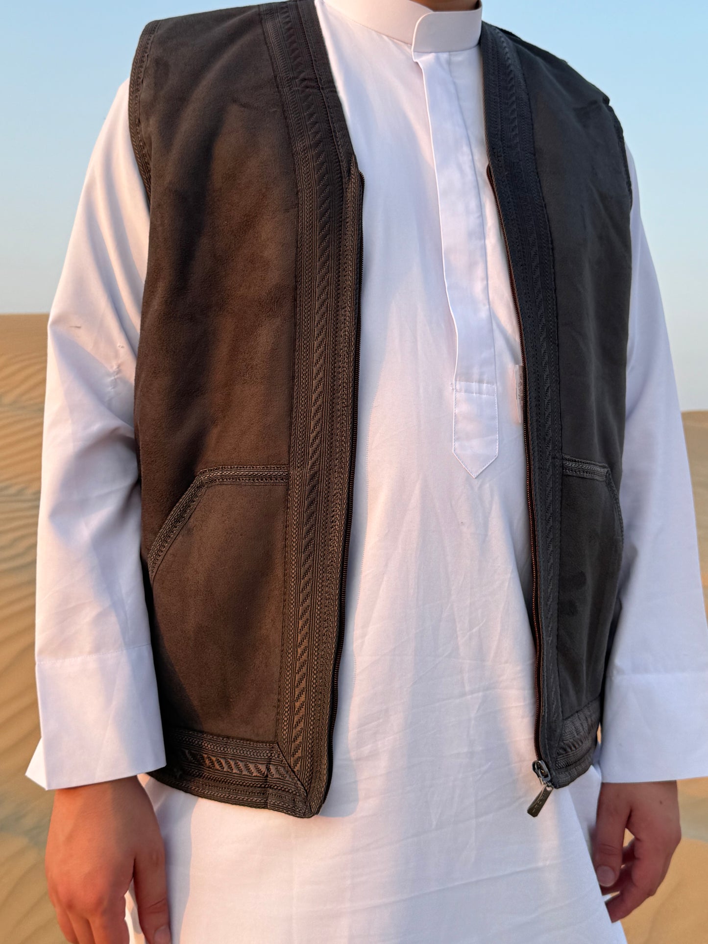 Manteau Al Qudra « sans manches » (Farwa d’Hiver Émirati 🇦🇪❄️)