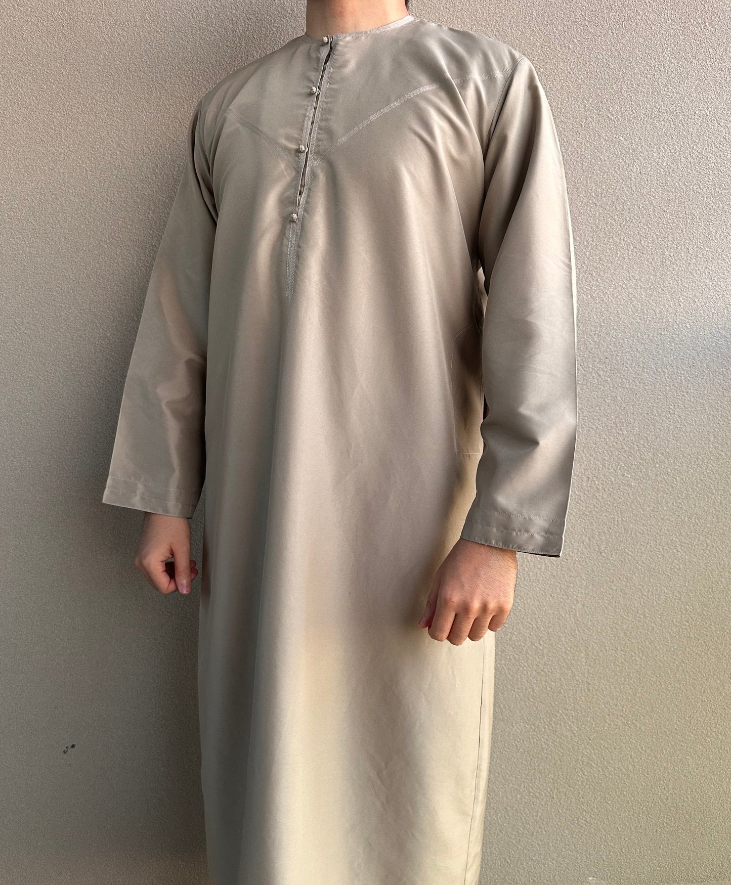 QAMIS EMIRATI CLASSIC - Greige (exposition) - Destock