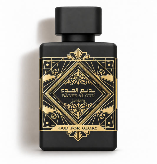 Badee Al Oud – Lattafa – flacon sur fond blanc avec ombre douce
