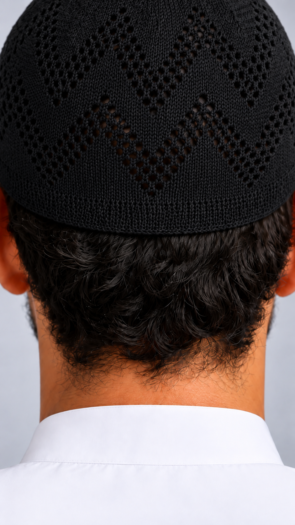 chechia coloree noir — Détail porté