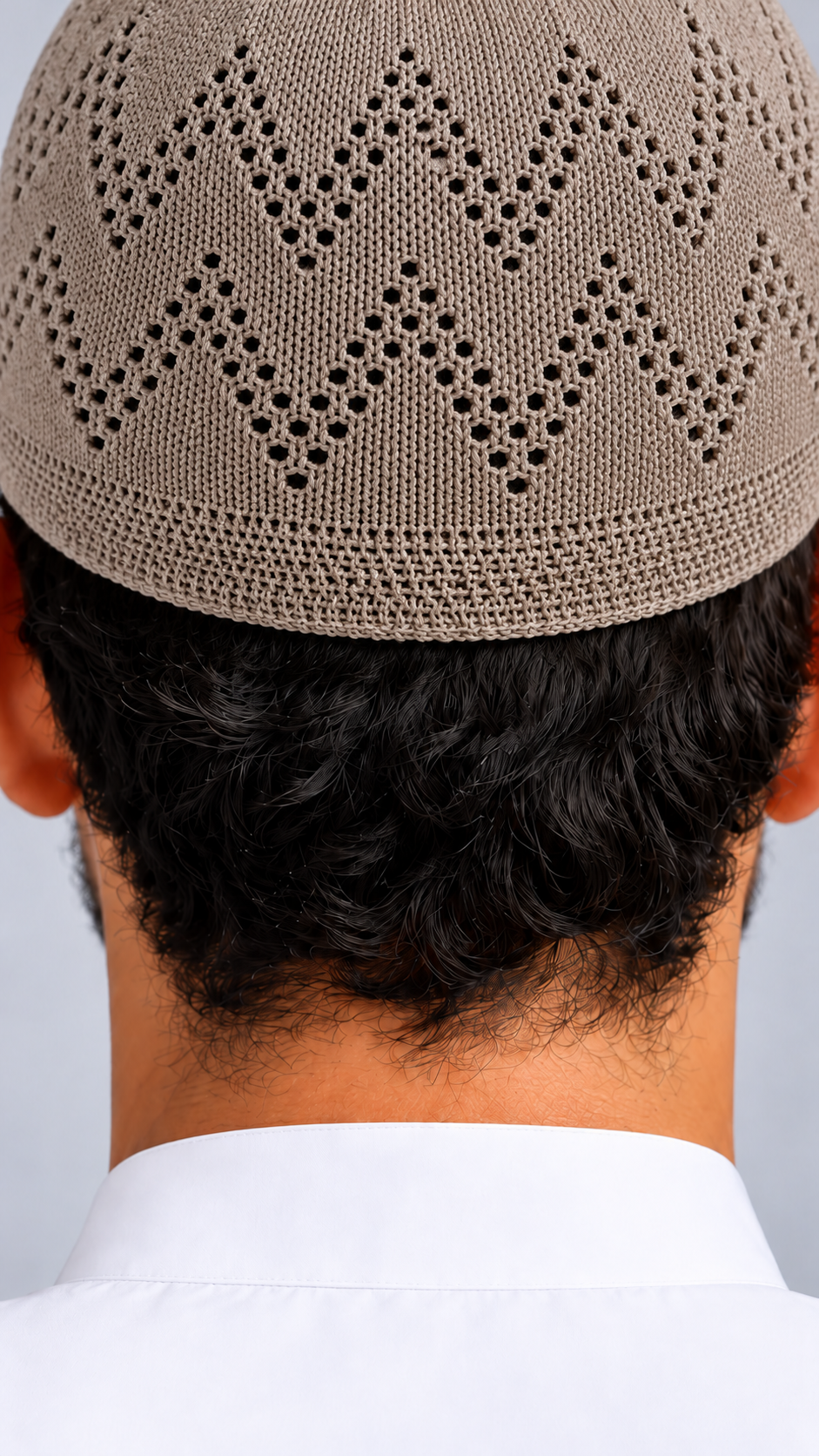 chechia coloree taupe — Détail porté