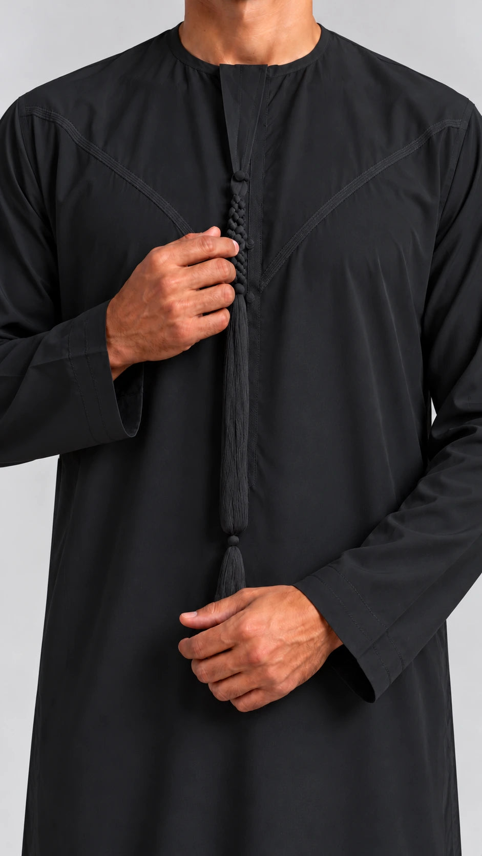 qamis emirati classic noir details