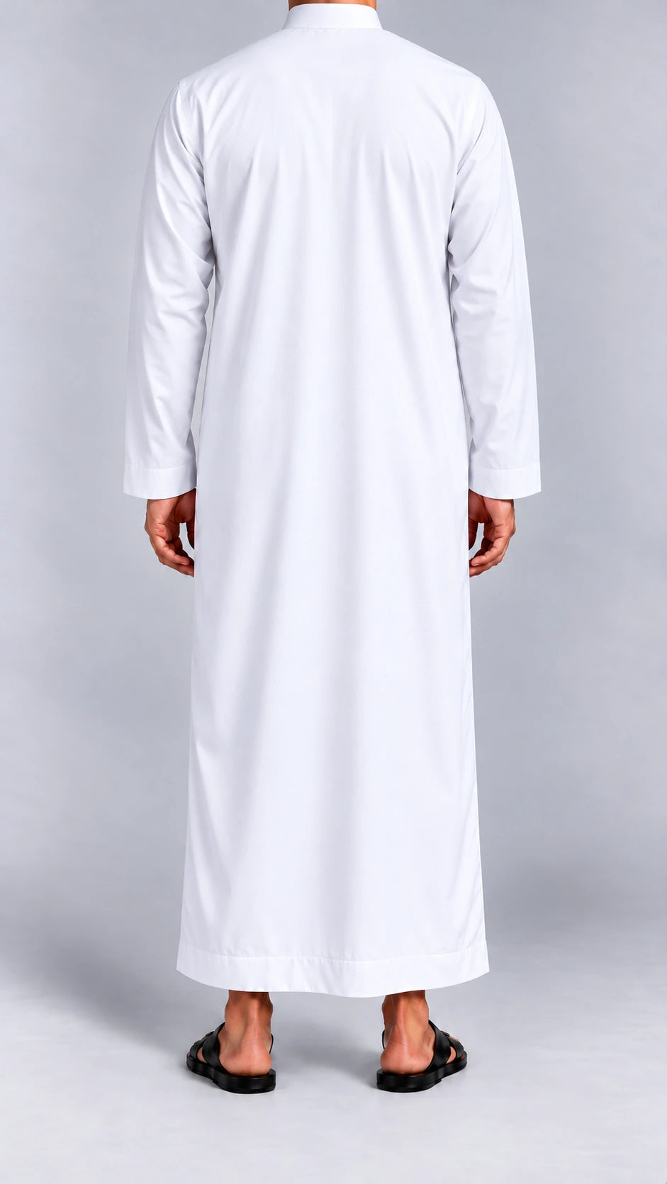Qamis Koweïti JZ blanc — dos sur mannequin, studio gris.