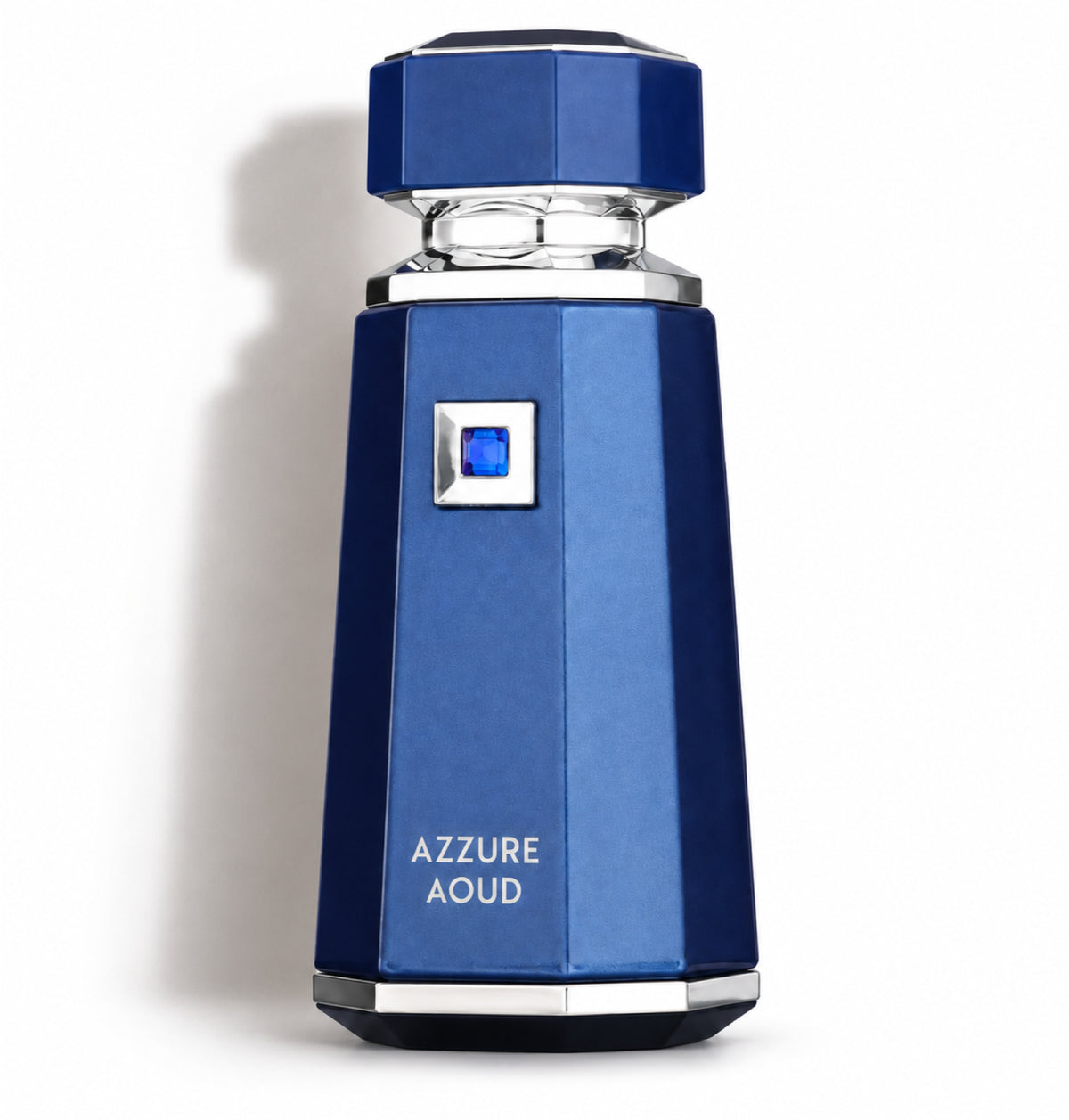 Azzure Aoud – French Avenue – flacon sur fond blanc avec ombre douce