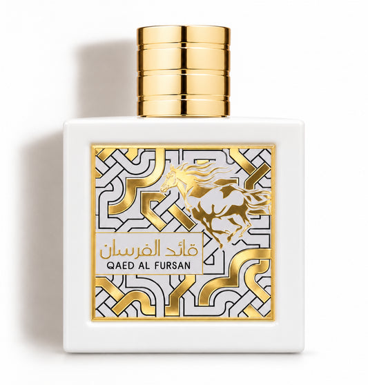 Qaed Al Fursan White – Lattafa – flacon sur fond blanc avec ombre douce